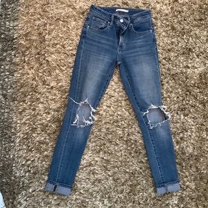 Levis 721 High Rise Skinny size 24